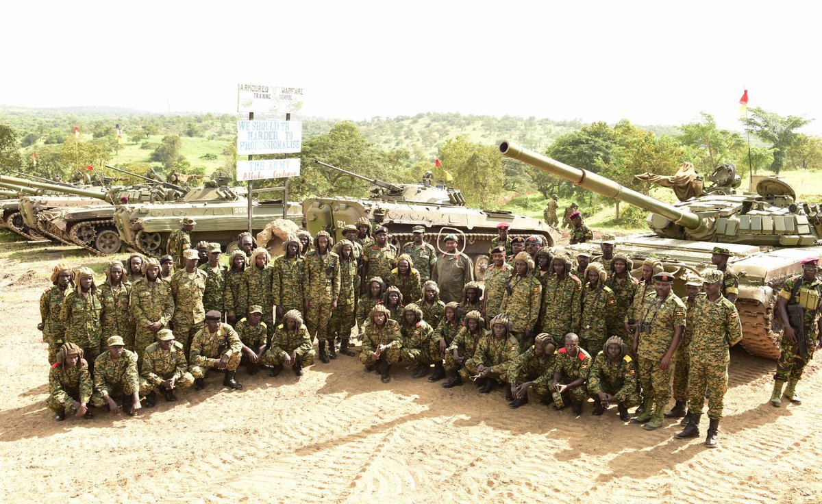 Museveni, manoeuvres militaires